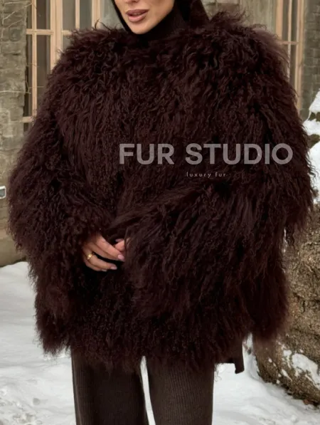 Шуба коричневая из меха ламы - фото 1