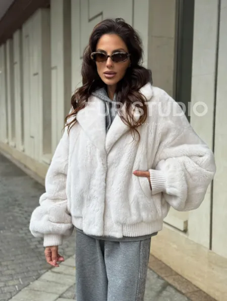 Белый норковый бомбер на резинке - фото 0