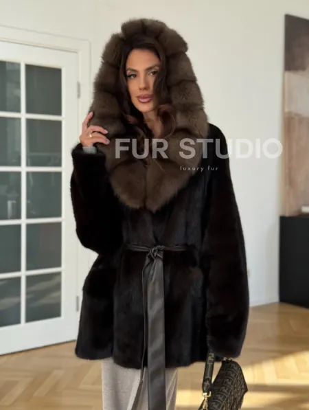 Коричневая норковая шуба с накладными карманами - фото 7