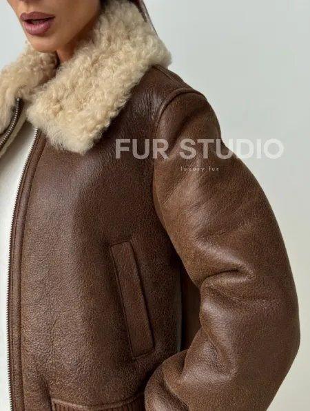 Короткая дубленка - женская - фото 2