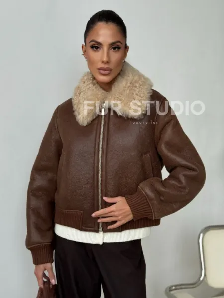 Короткая дубленка - женская - фото 8