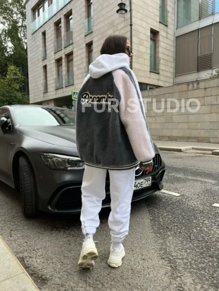 Короткая шубка - бомбер из шерсти - фото 9