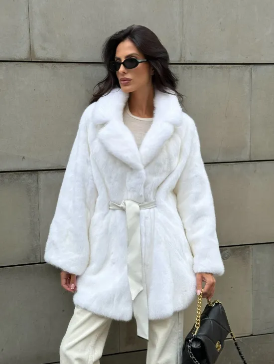 Белая шуба из норки SAGA летучая мышь английский ворот - фото 8