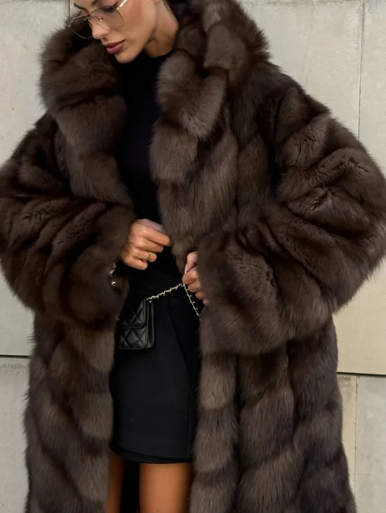 Удлиненная шуба из меха куницы с капюшоном - фото 4
