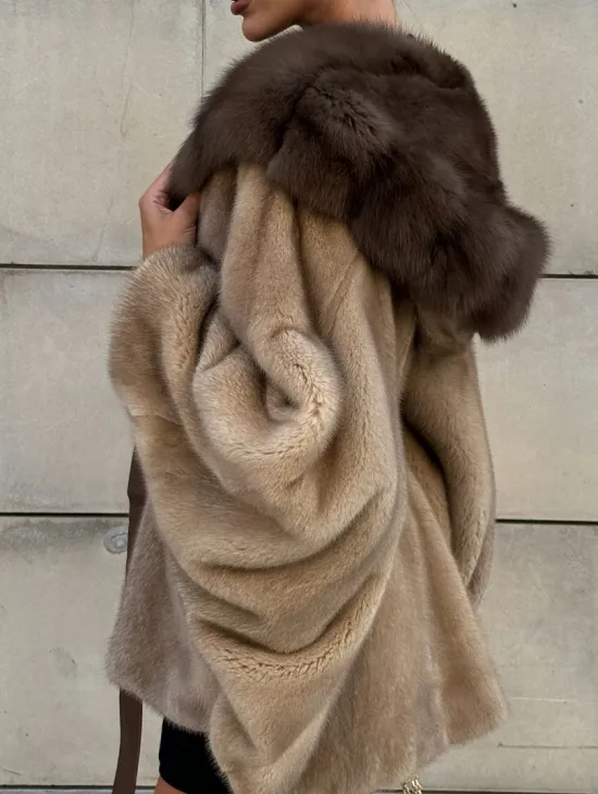 Шуба из аукционного меха норки NAFA MINK с капюшоном из куницы - фото 2