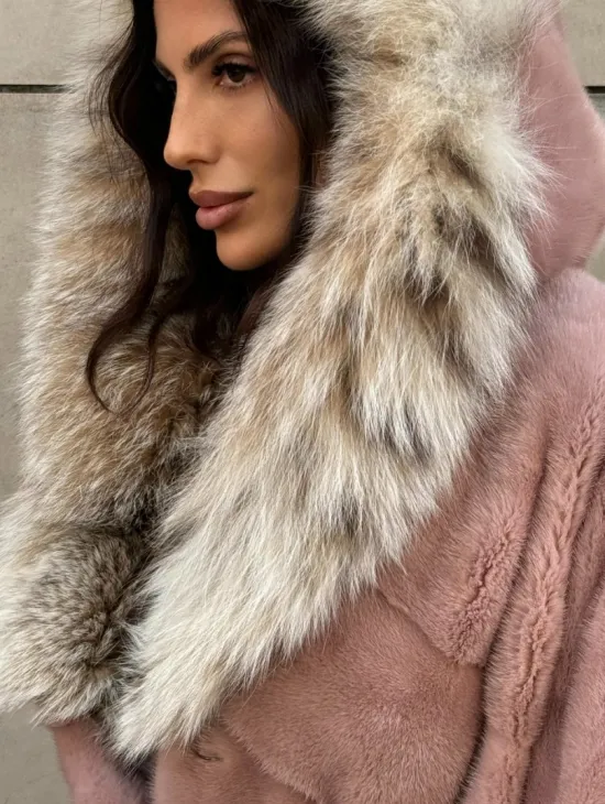 Шуба из натурального меха норки с капюшоном из рыси - цвет пудра - фото 6
