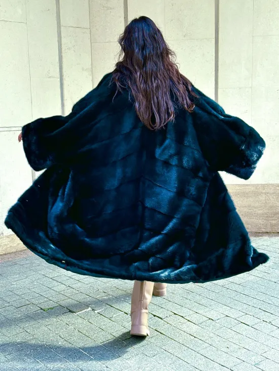 Женская шуба из меха норки в стиле «Oversize» (больших размеров) - фото 9