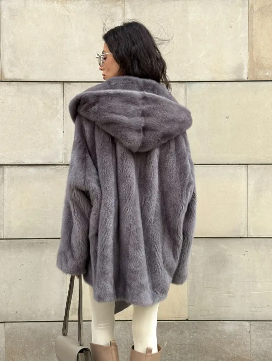 Шуба Летучая мышь из меха норки в технологии роспуск с капюшоном - цвет дымчато-серый - фото 8
