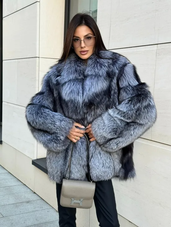 Шуба из меха чернобурки серебристо-черного цвета, цельные пластины - фото 6