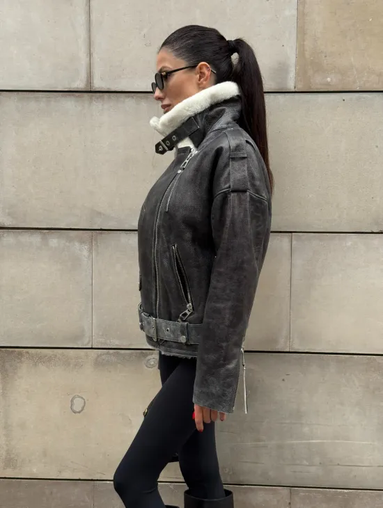 Коротка женская дубленка Vintage Grey из белой овчины мериноса, боковой шнуровкой и накладной пояс - фото 9