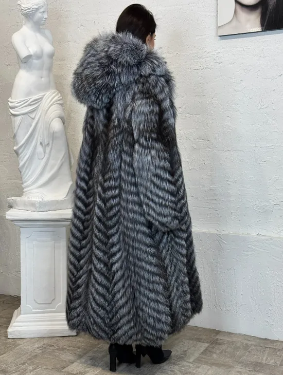 Длинная шуба с капюшоном из натуральной лисы Silver Fox Fur в росшив - фото 5