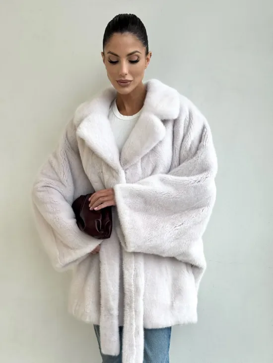 Premium шуба Летучая мышь из меха норки SAGA FURS с потайным меховым поясом - фото 6