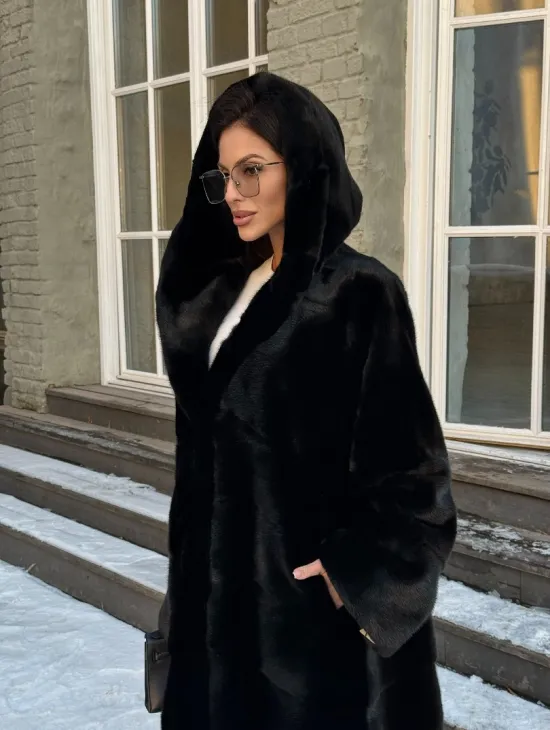 Шуба кимоно с капюшоном черного цвета из скандинавской норки Saga Furs - фото 2