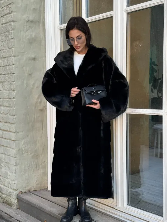 Шуба кимоно с капюшоном черного цвета из скандинавской норки Saga Furs - фото 9