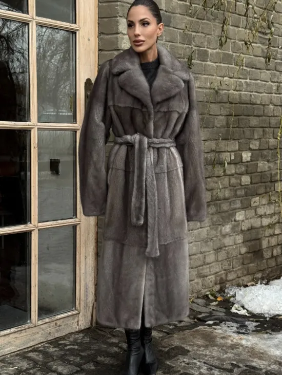 Прямая норковая шуба Luxury Line с меховым поясом и шлицами по бокам - фото 4