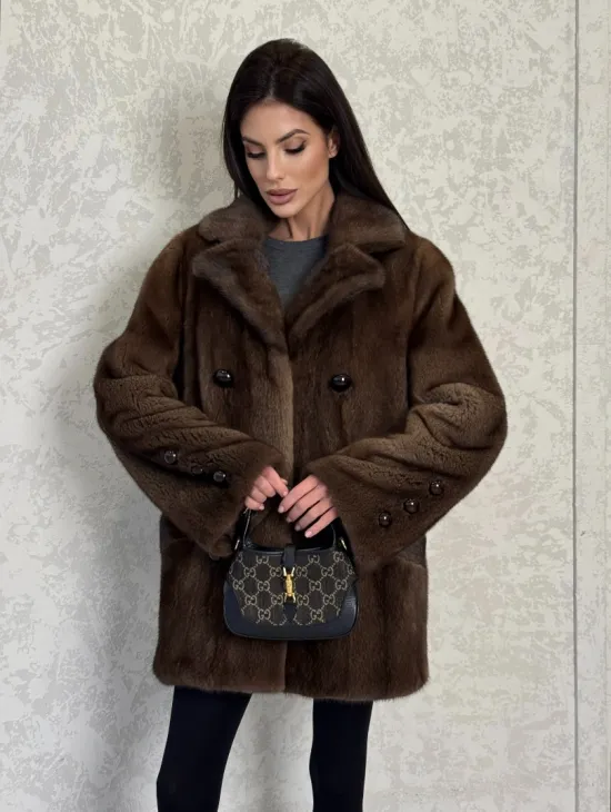 Шикарный норковый жакет с английским воротником и накладными карманами в цвете соболь - фото 7