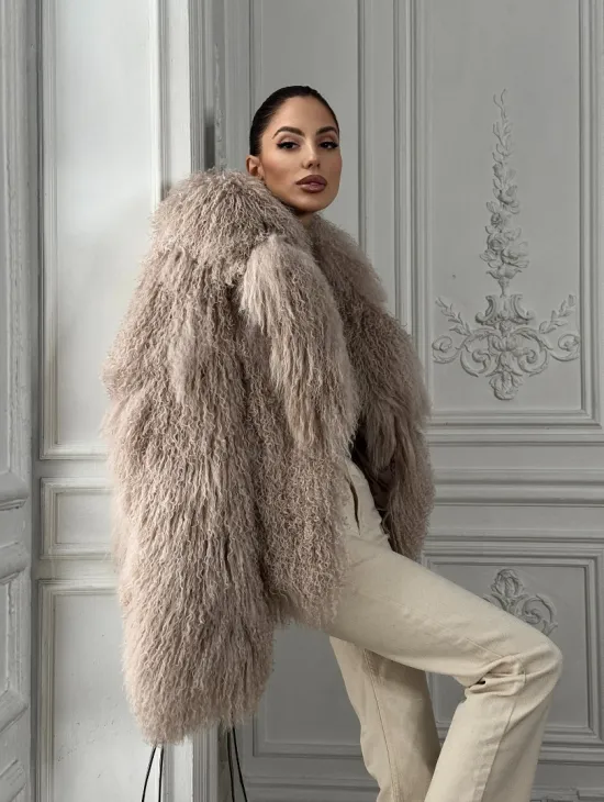 Шуба из меха ламы «Пломбир» с английским воротником - фото 8