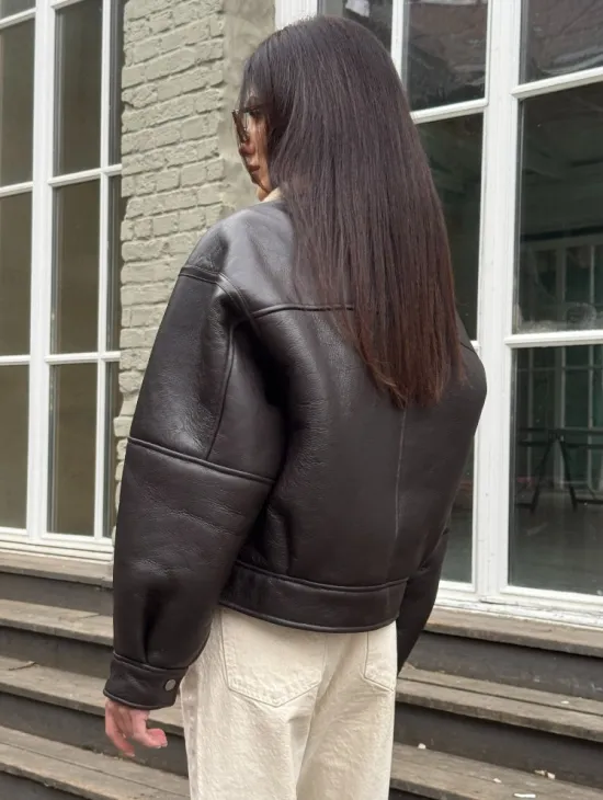 Короткая куртка - дубленка из натуральной овчины кёрли - фото 2