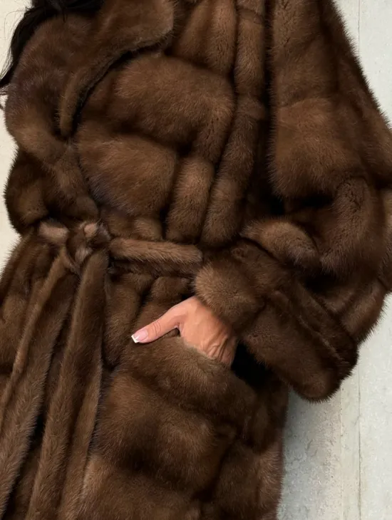 Норковая шуба в цвете соболь с английским воротником - фото 2
