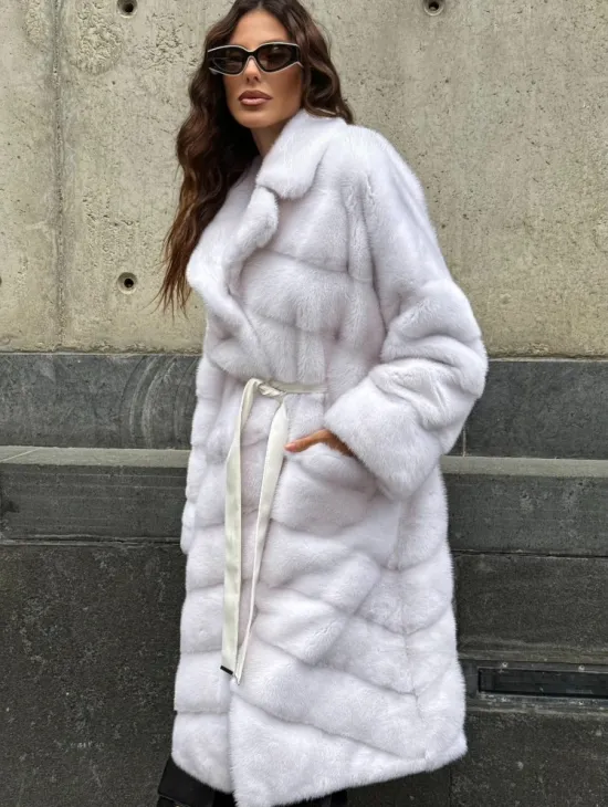 Белая норковая шуба с английским воротником - фото 2