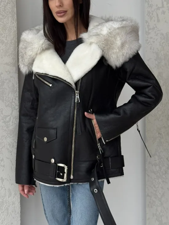 Черная куртка дубленка с капюшоном - фото 1