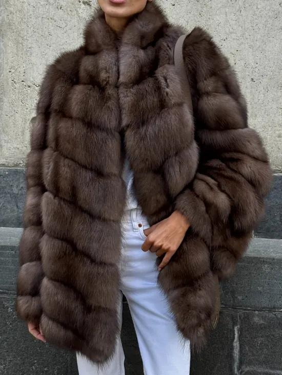 Женская шуба из меха куницы в цвете соболь - фото 3