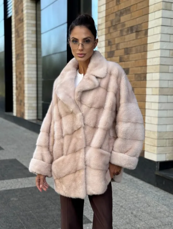 Шуба норковая пудрового цвета с английским воротником - фото 6