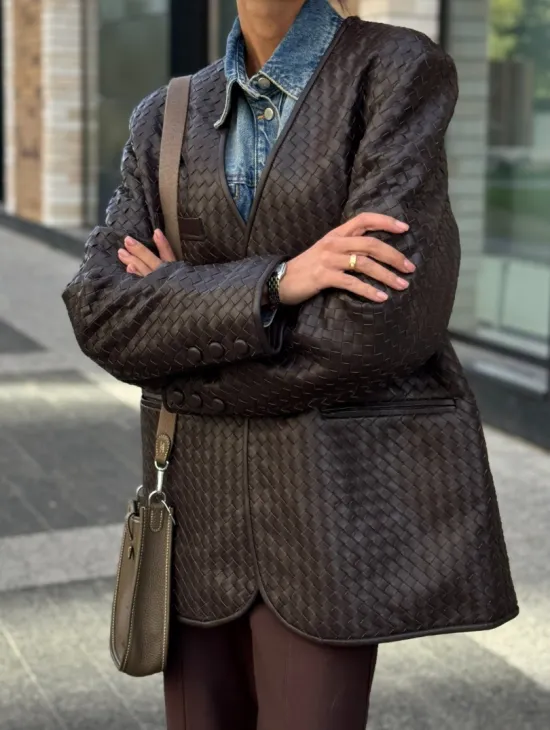 Стильный пиджак из натуральной плетеной кожи - фото 3