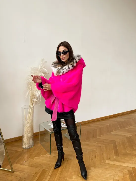 Пончо из плюшевой норки с капюшоном из меха рыси - фото 1