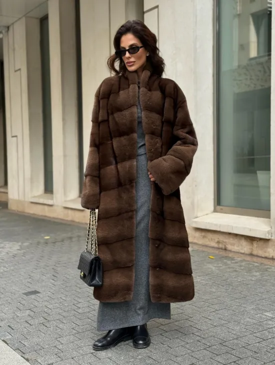 Шуба из плюшевой норки Velvet с V-образным воротником - фото 6