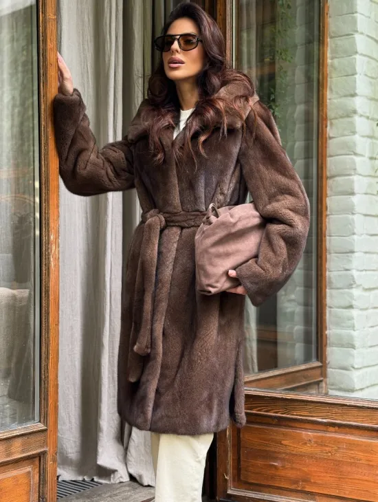 Норковая шуба с капюшоном - цвет орех - фото 3