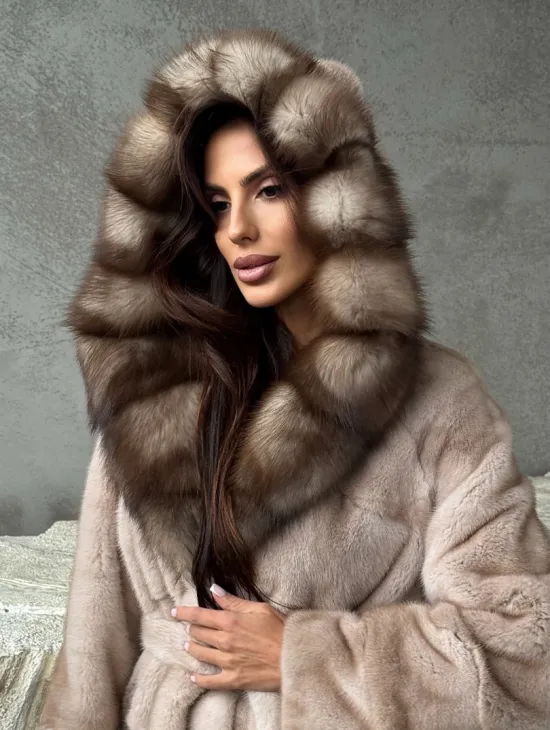 Норковая шуба с капюшоном из 