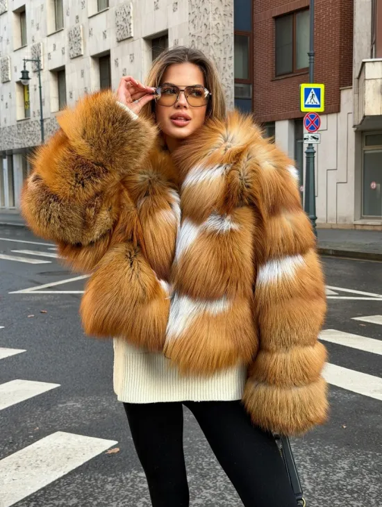 Шуба из лисы с капюшоном - фото 1