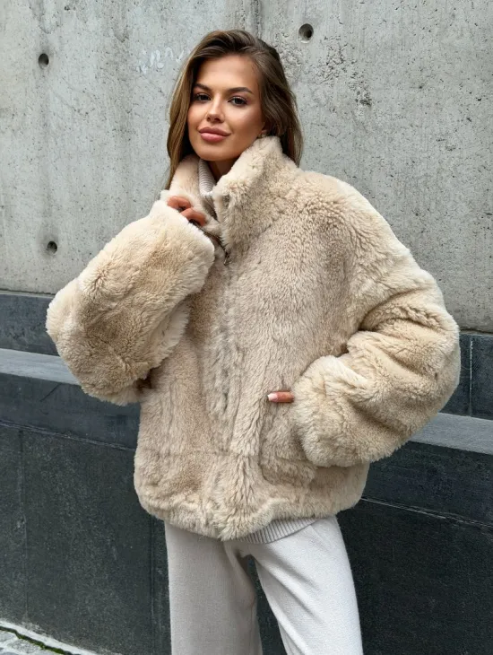 Двухсторонняя короткая дубленка из овчины - фото 8