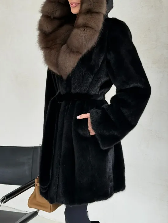 Черная норковая шуба средней длины - капюшон куница - фото 3