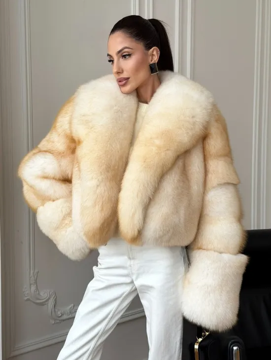 Шуба короткая из меха финского песца - фото 10