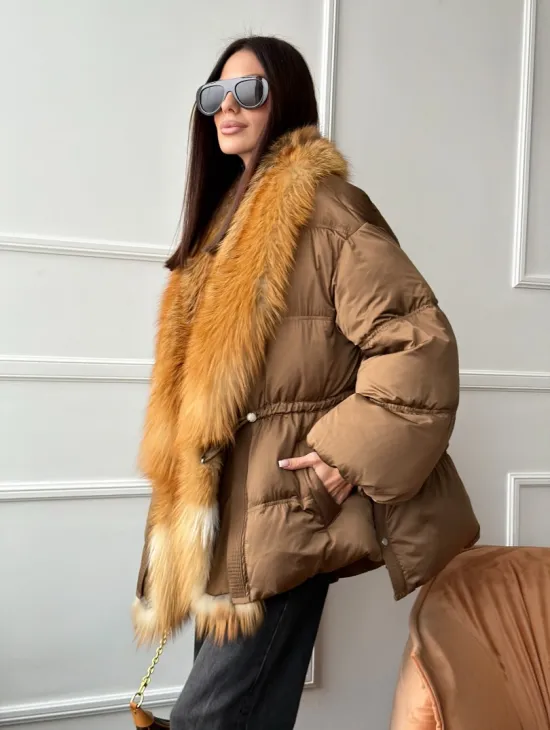 Женский пуховик оверсайз с мехом лисы - фото 10