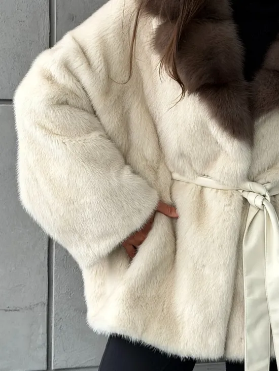 Светлая норковая шуба oversize - воротник куница - фото 2