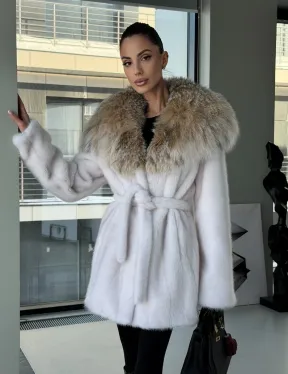 Белая шуба с капюшоном из рыси - фото 16