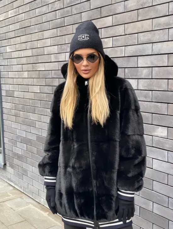 Удлиненный бомбер из меха скандинавской норки с капюшоном на молнии - фото 4