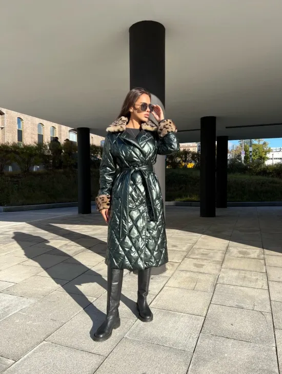 Пальто - пуховик с воротником из меха норки в цвете изумруд - фото 5