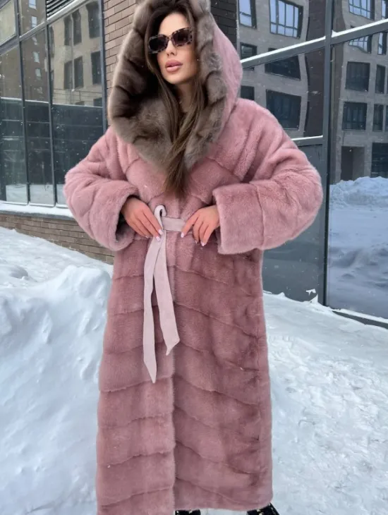 Длинная норковая шуба с капюшоном из меха куницы - цвет пудра - фото 3